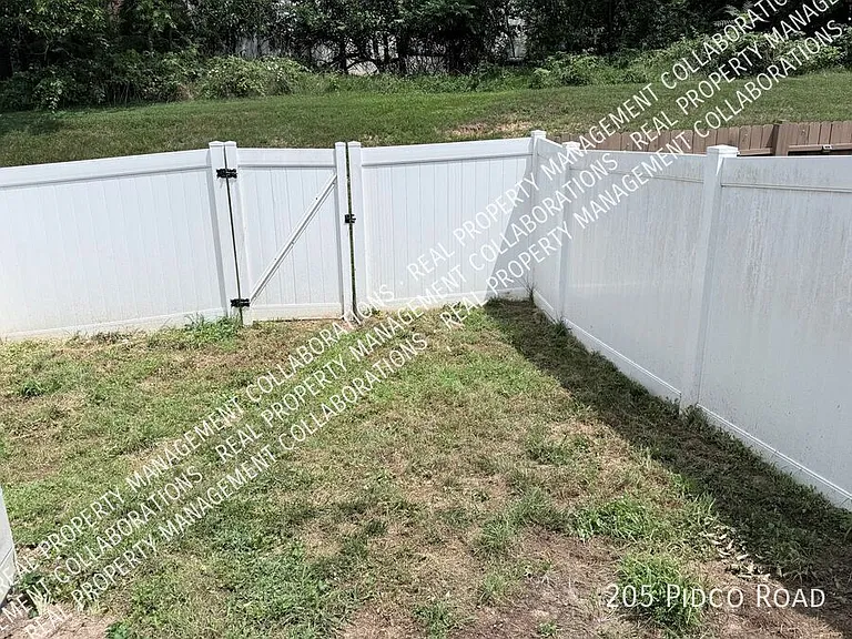 205 Pidco Rd — Photo 18