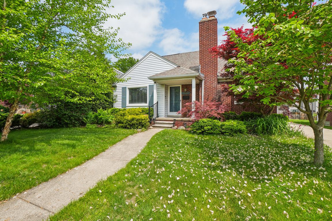 Buckingham Ave-1605-001.jpg
