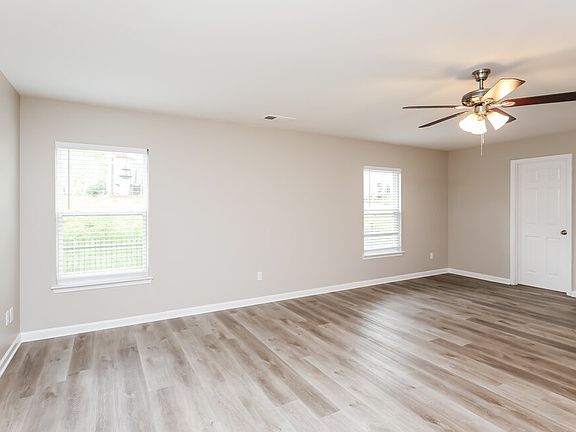 5th image of 315 Yellow Iris Rd