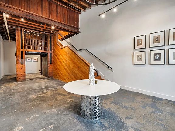3rd image of 207 Gloucester St #205