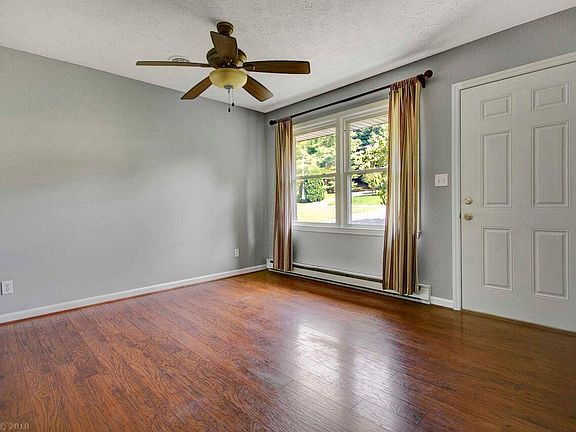 3rd image of 1455 Wall St