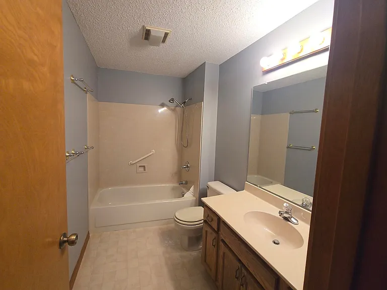 3929 Balsam Dr — Photo 36