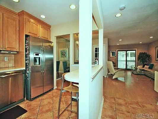 Sold by Prime Realty | media 8