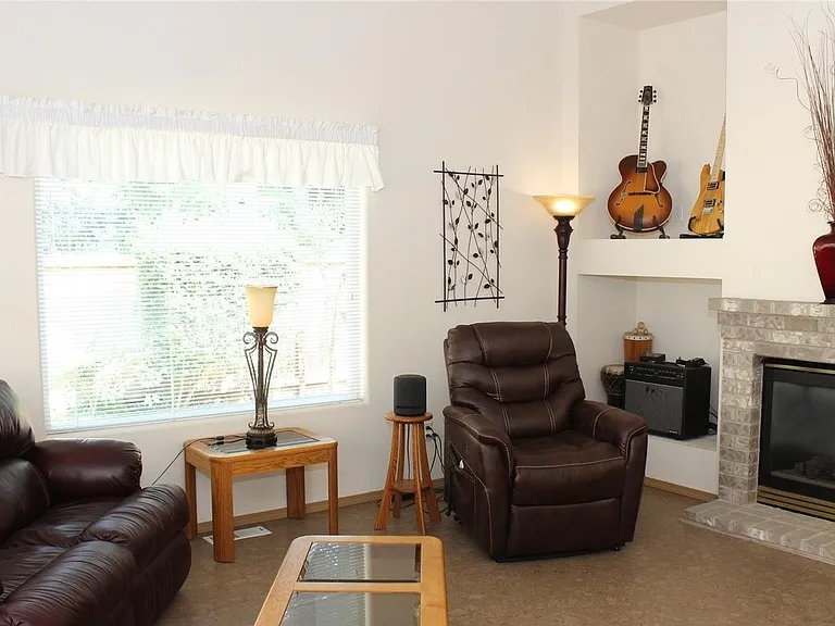 5216 Ivy Hill Ln SE — Photo 3