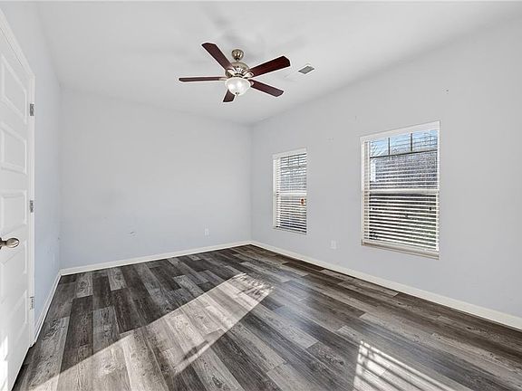 5th image of 853 Parkside Place Ave