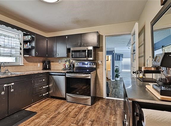 5th image of 6610 Willow Ave