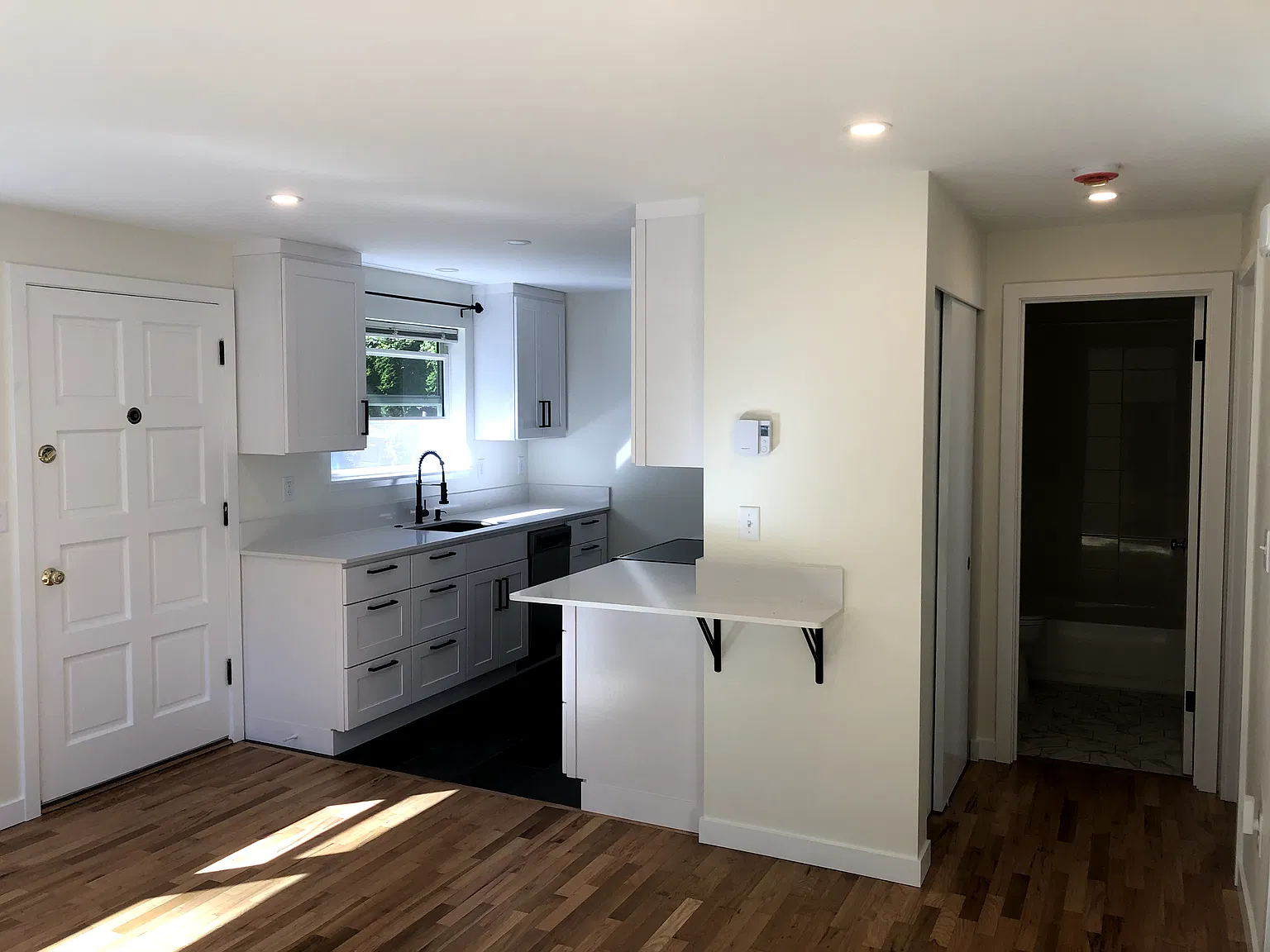 2 bed, 1.0 bath, 600 sqft, $2,100 — Photo 2