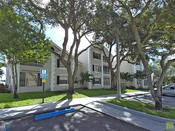 3rd image of 2811 N Oakland Forest Dr APT 201