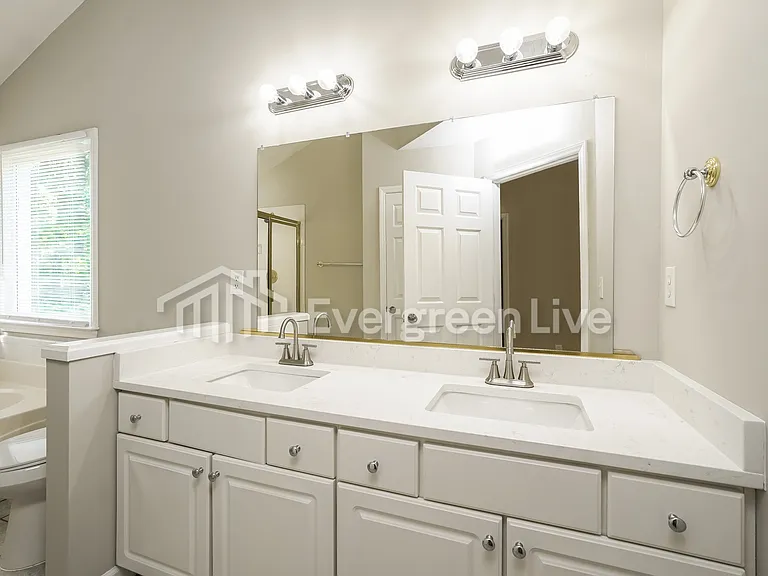 6513 Cardinal Forest Ct — Photo 12