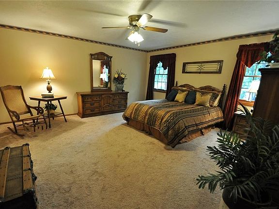 3rd image of 27545 Hemlock Dr