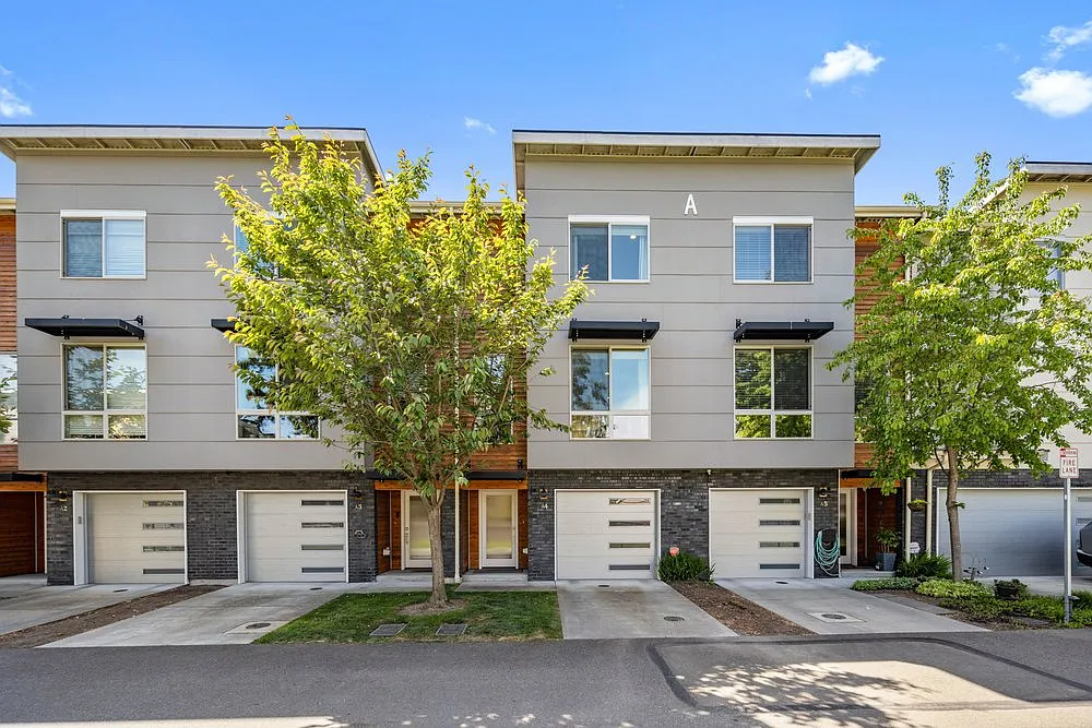 2 bed, 2.5 bath, 1606 sqft, $3,200 — Photo 1
