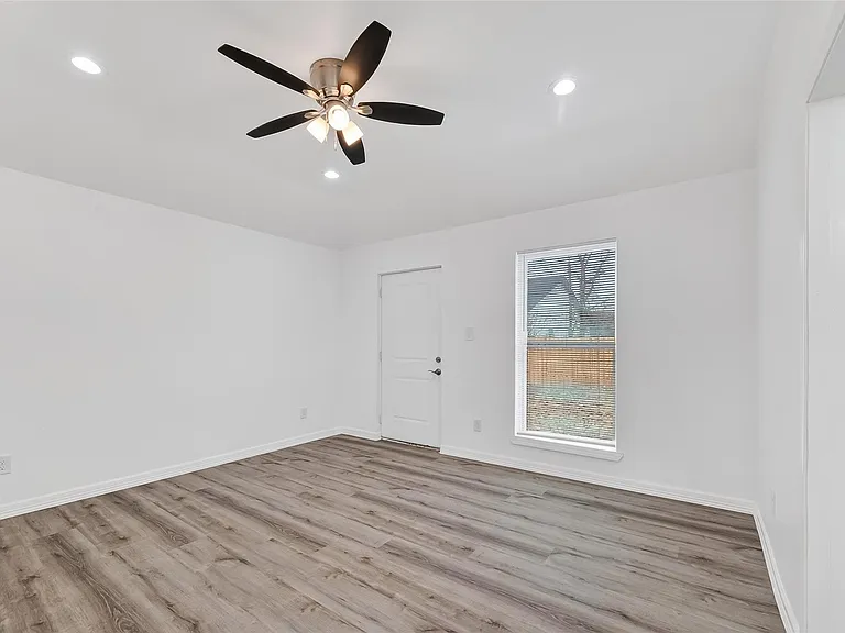 7725 Hoffman St #B — Photo 48