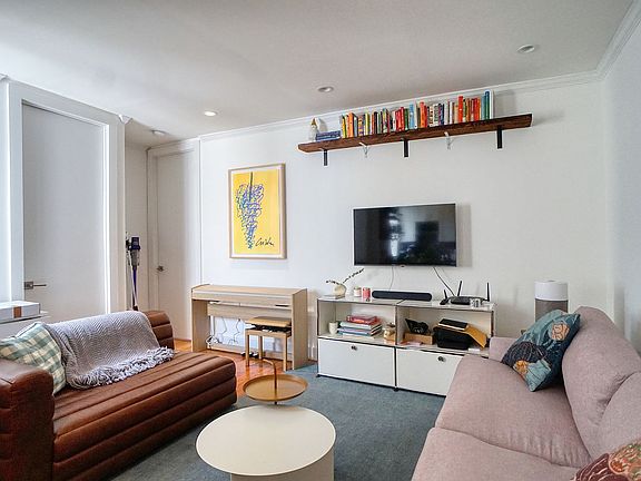 4th image of 310 12th St APT 20