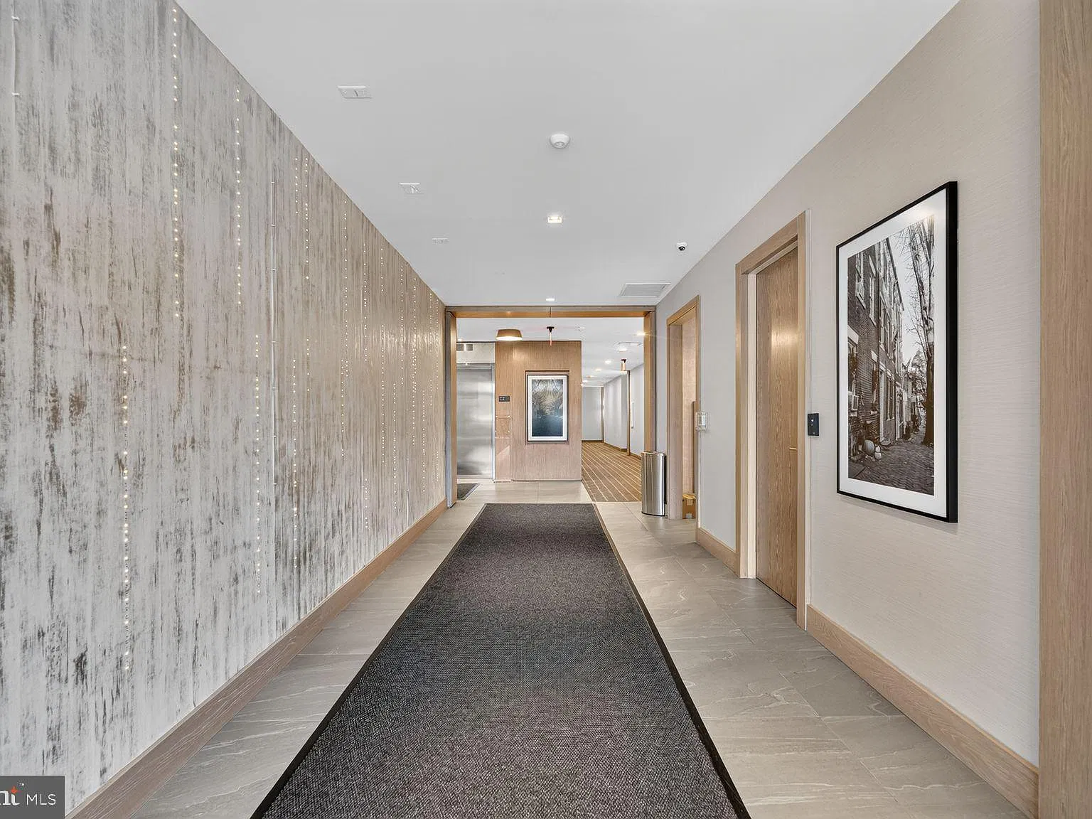 1 bed, 2.0 bath, 1193 sqft, $3,800 — Photo 3