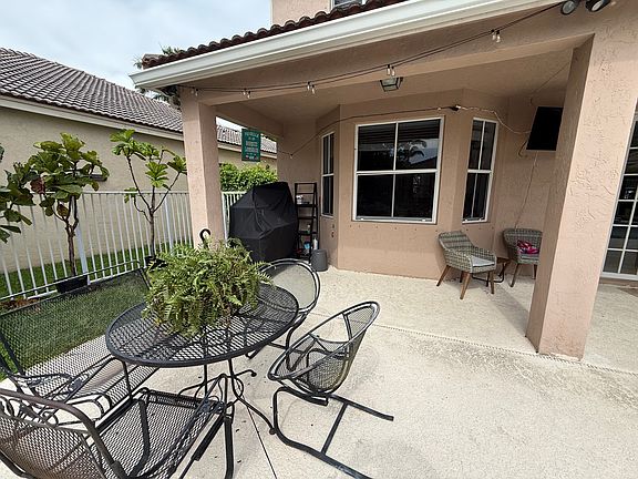 3rd image of 947 Nandina Dr