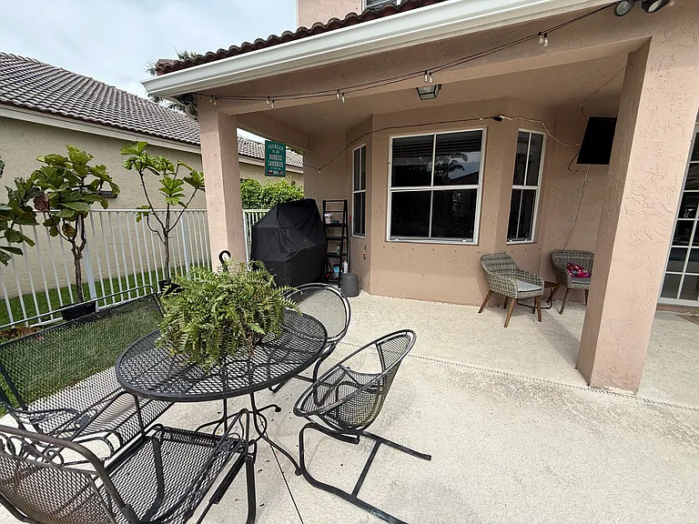 947 Nandina Dr — Photo 3