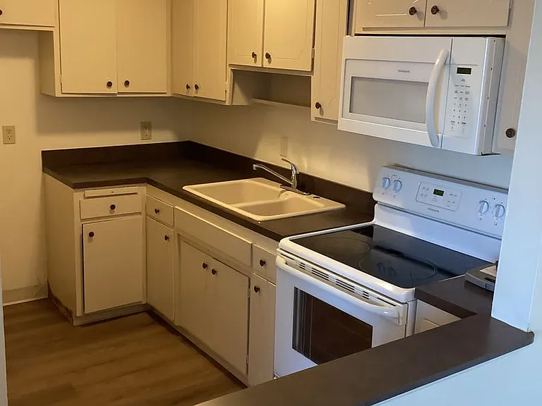 Brush Apartment — Photo 10