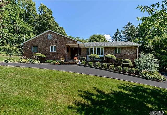 1st image of 315 Lawn Ln