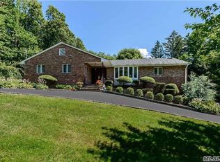 315 Lawn Ln, Upper Brookville, NY 11771