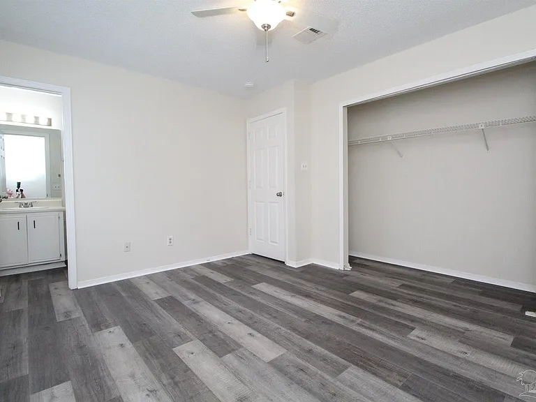 8126 Crystal Wells Pl — Photo 10