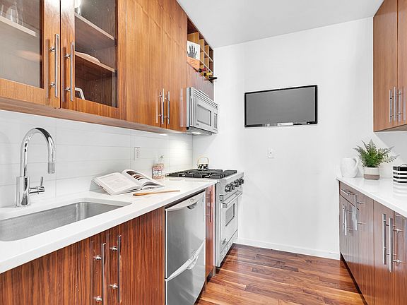 3rd image of 88 Greenwich St APT 1208