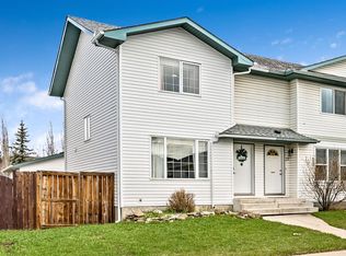 18 S Green Meadow Cres, Strathmore, AB T1P 1H4