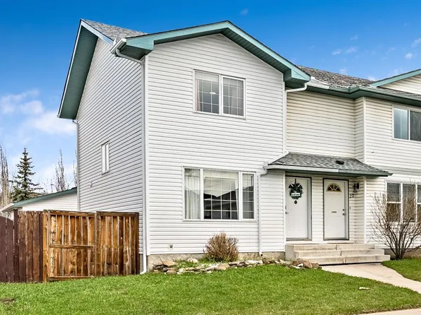 18 S Green Meadow Cres, Strathmore, AB T1P 1H4