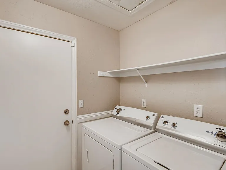 2507 Kilmaron Cir — Photo 24