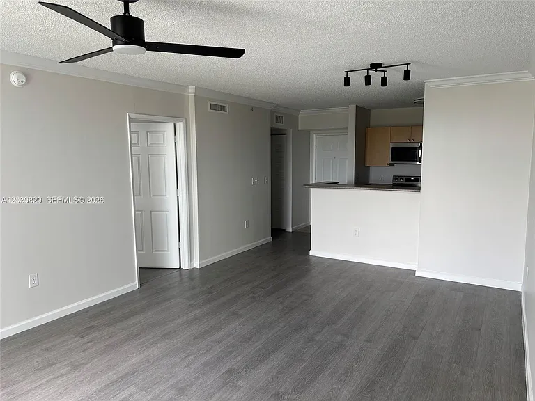 1919 Van Buren St #707A — Photo 7