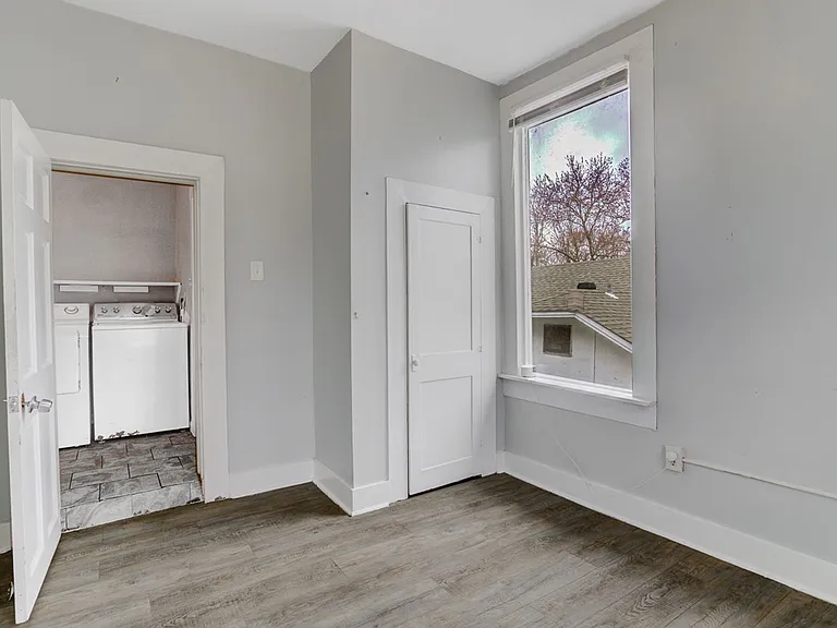 132 N Evergreen St #6 — Photo 3