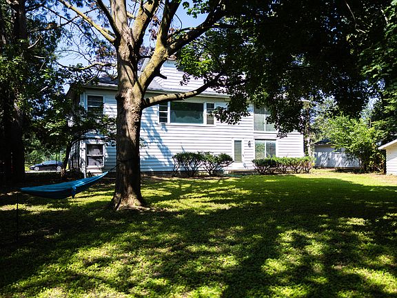 3rd image of 436 Russell Rd