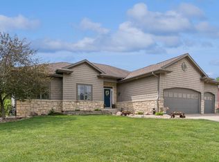 2709 Falcon Ln, Cedar Falls, IA 50613