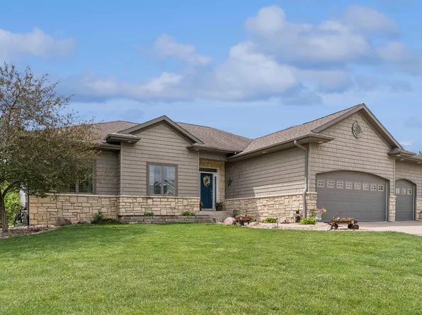 2709 Falcon Ln, Cedar Falls, IA 50613