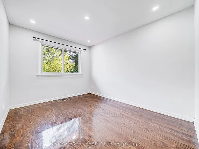 51 Tordale Cres — Photo 25