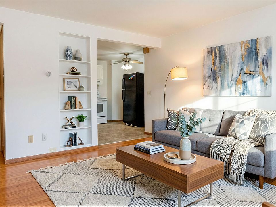 1409 Trailsway Living Room | VIRTUALLY STAGED