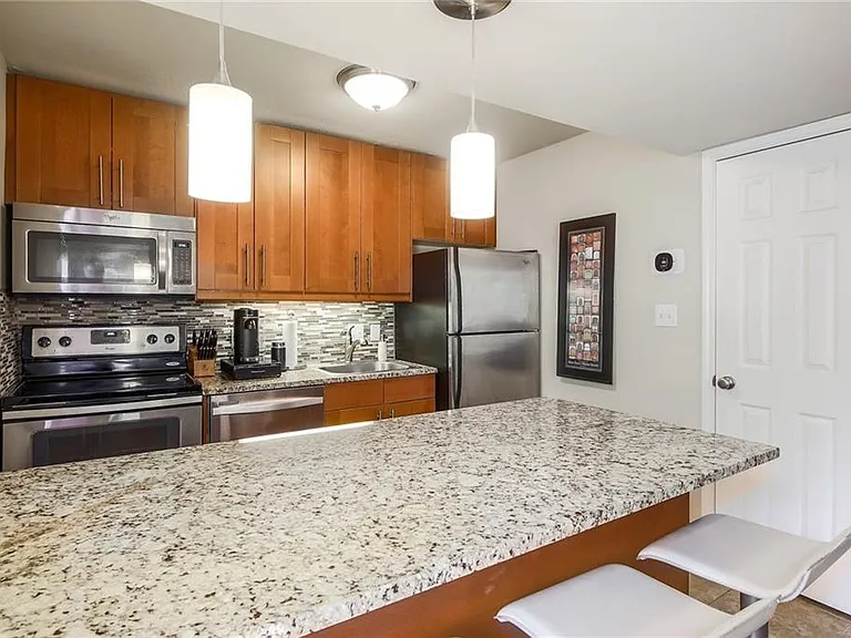 7685 Northcross Dr #125 — Photo 9