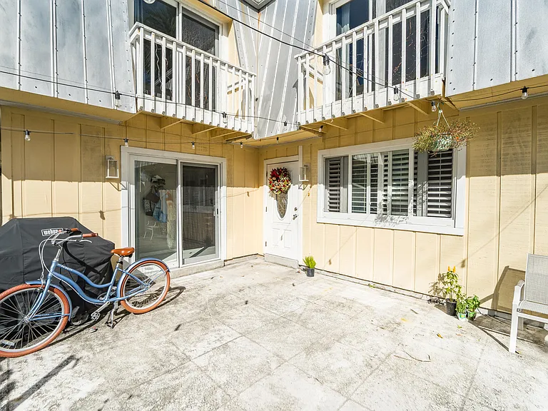 141 E Riverside Dr #10D — Photo 31
