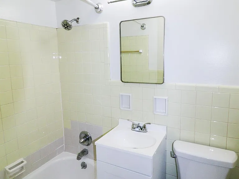 1818 Sutton Avenue — Photo 5