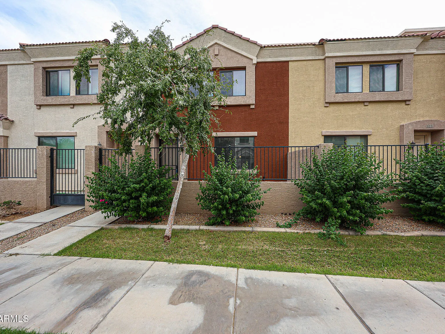 3 bed, 2.5 bath, 1463 sqft, $2,100 — Photo 3