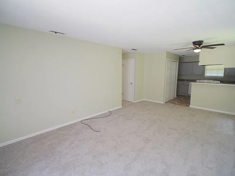 2304 Hartsfield Ct #B — Photo 3