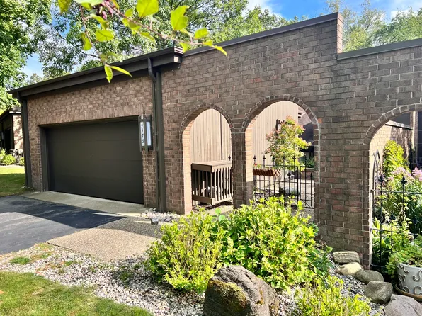 4173 Lake Terrace Dr, Kalamazoo, MI 49008