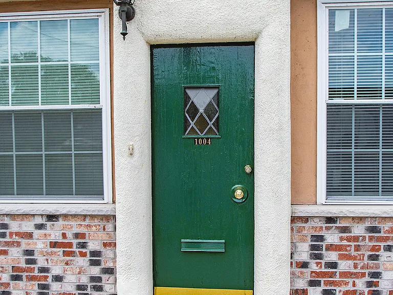 Bennett St — Photo 16