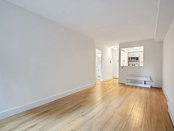 2nd image of 3615 Oxford Ave APT 3