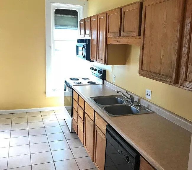 738-740 McCourtie St #738 — Photo 3