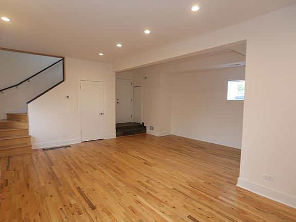 5th image of 1637 N Clybourn Ave