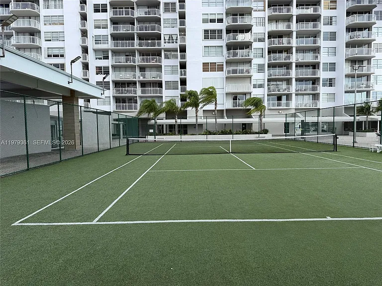 18031 Biscayne Blvd #904 — Photo 29