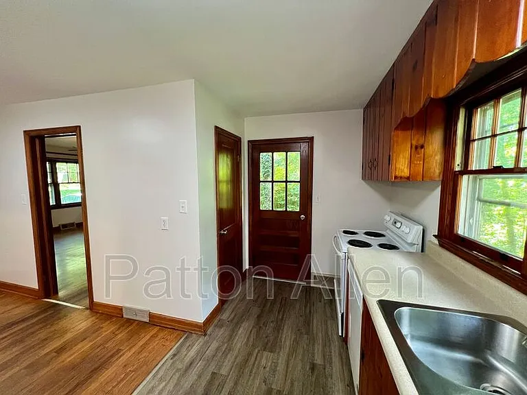 29 Evergreen Ave — Photo 5