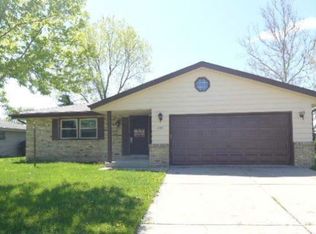 8585 W Bottsford Ave, Greenfield, WI 53228