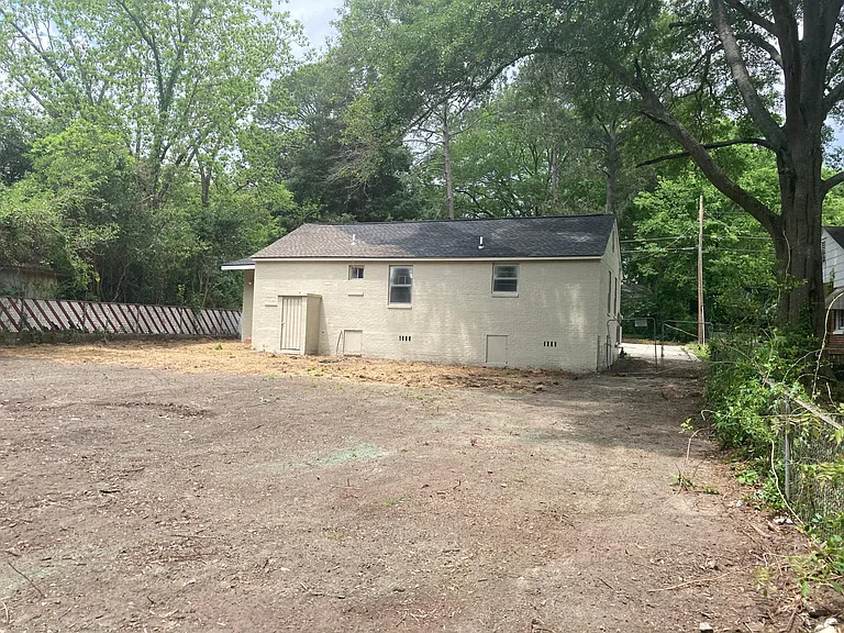 3221 Atkins Dr — Photo 32