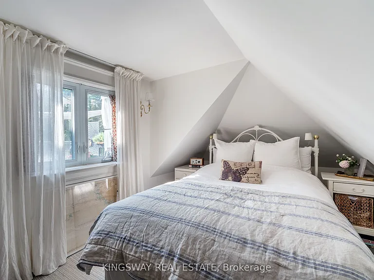166 High Park Ave — Photo 27